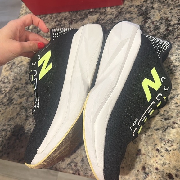 New Balance 
FuelCell SuperComp Trainer v3 Road-Running Shoes - Men's size 9 - Picture 5 of 6